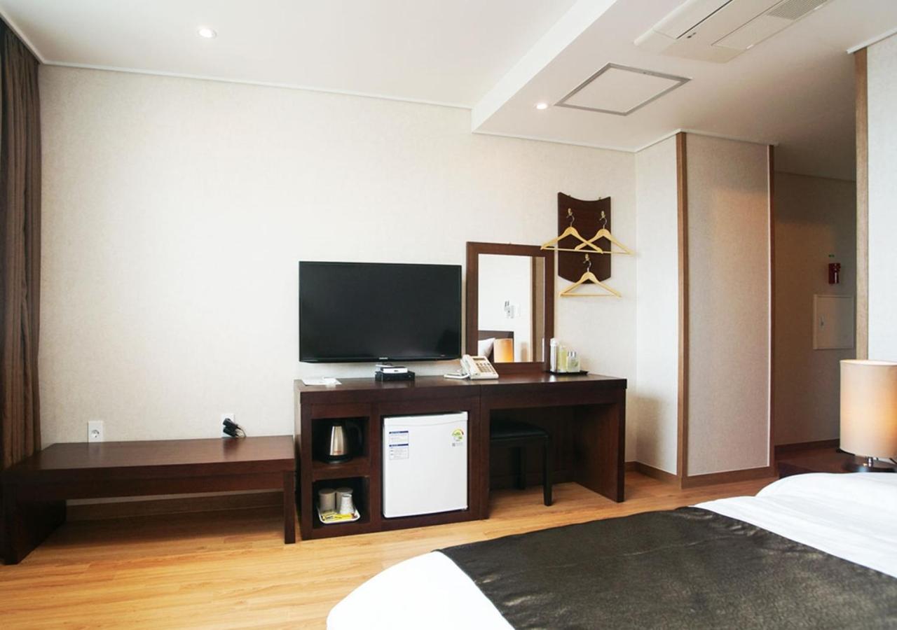 Iris Hotel Seogwipo-stad Buitenkant foto